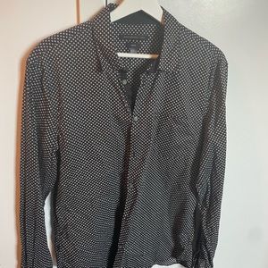 John Varvaros Men’s Medium slim fit casual dress shirt.